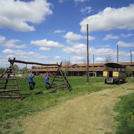 Hotel Nyirfaliget Lovaskemping Es Turistahaz Nyíregyháza Exterior foto