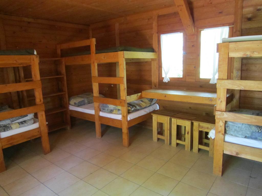 Hotel Nyirfaliget Lovaskemping Es Turistahaz Nyíregyháza Zimmer foto