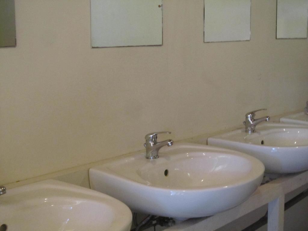 Hotel Nyirfaliget Lovaskemping Es Turistahaz Nyíregyháza Zimmer foto