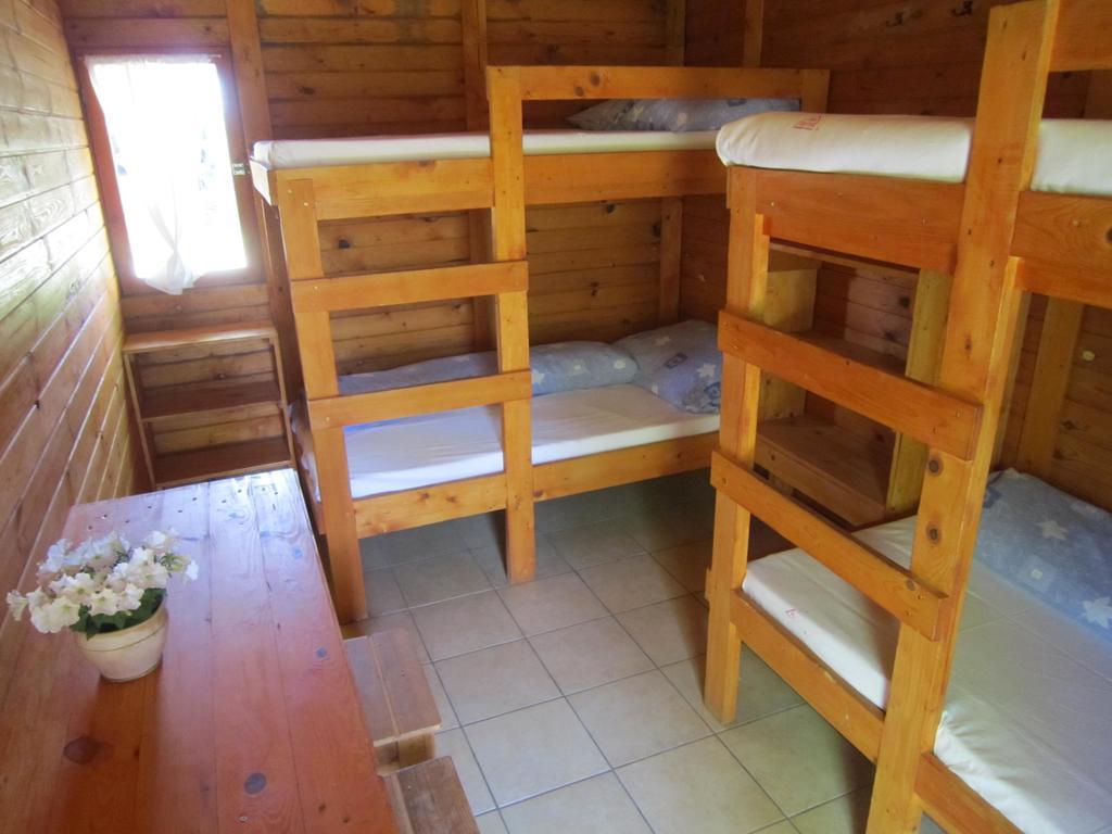 Hotel Nyirfaliget Lovaskemping Es Turistahaz Nyíregyháza Exterior foto