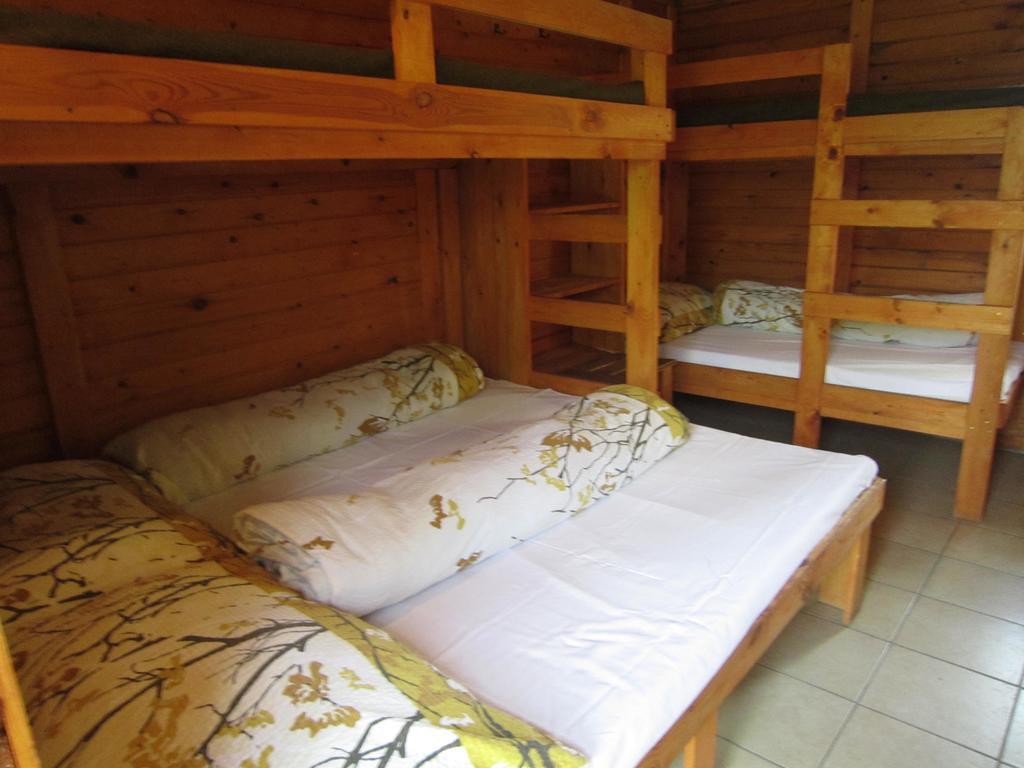 Hotel Nyirfaliget Lovaskemping Es Turistahaz Nyíregyháza Exterior foto